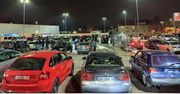 Koszalin: Policja udaremniła nielegalny zlot fanów wyścigów samochodowych. Nałożono 26 mandatów, zatrzymano 20 dowodów rejestracyjnych
