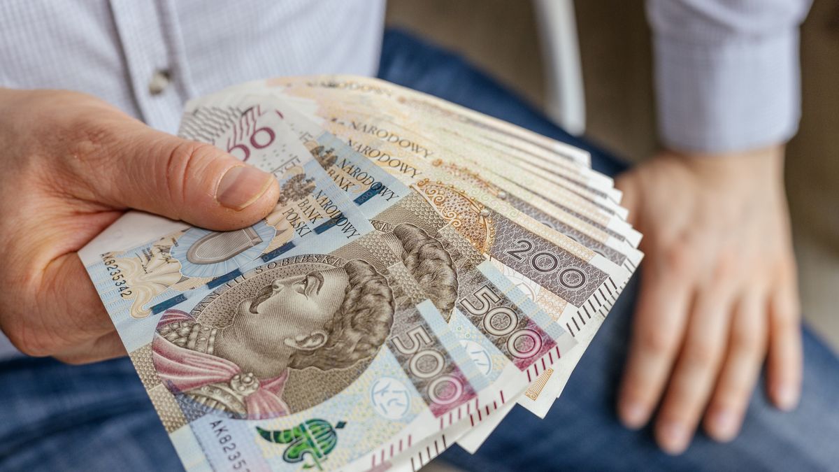 Tak minął dzień: nowe dane o zarobkach i przemyśle, odszkodowania dla klientów Pekao