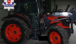 Mężczyzna, gdy cofał ciągnik nie zauważył syna