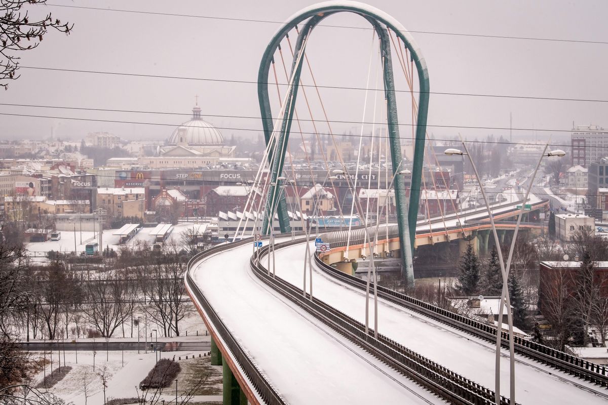Bydgoszcz. Wantowy most drogowy nad rzeką Brdą został zamknięty po siedmiu latach od oddania do użytku