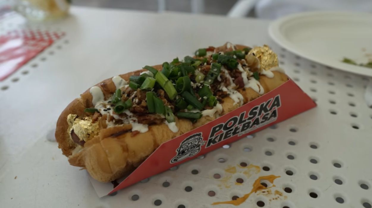 Książulo spróbował najdroższego hot doga w Polsce