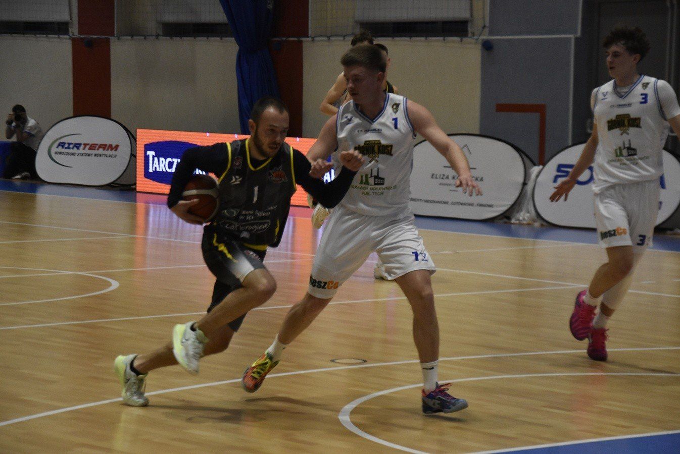 Koszykarze III-ligowego Górnika KALTECH Wałbrzych pokonali we własnej hali, 81:46 drużynę Chrobrego XXI Kłodzko