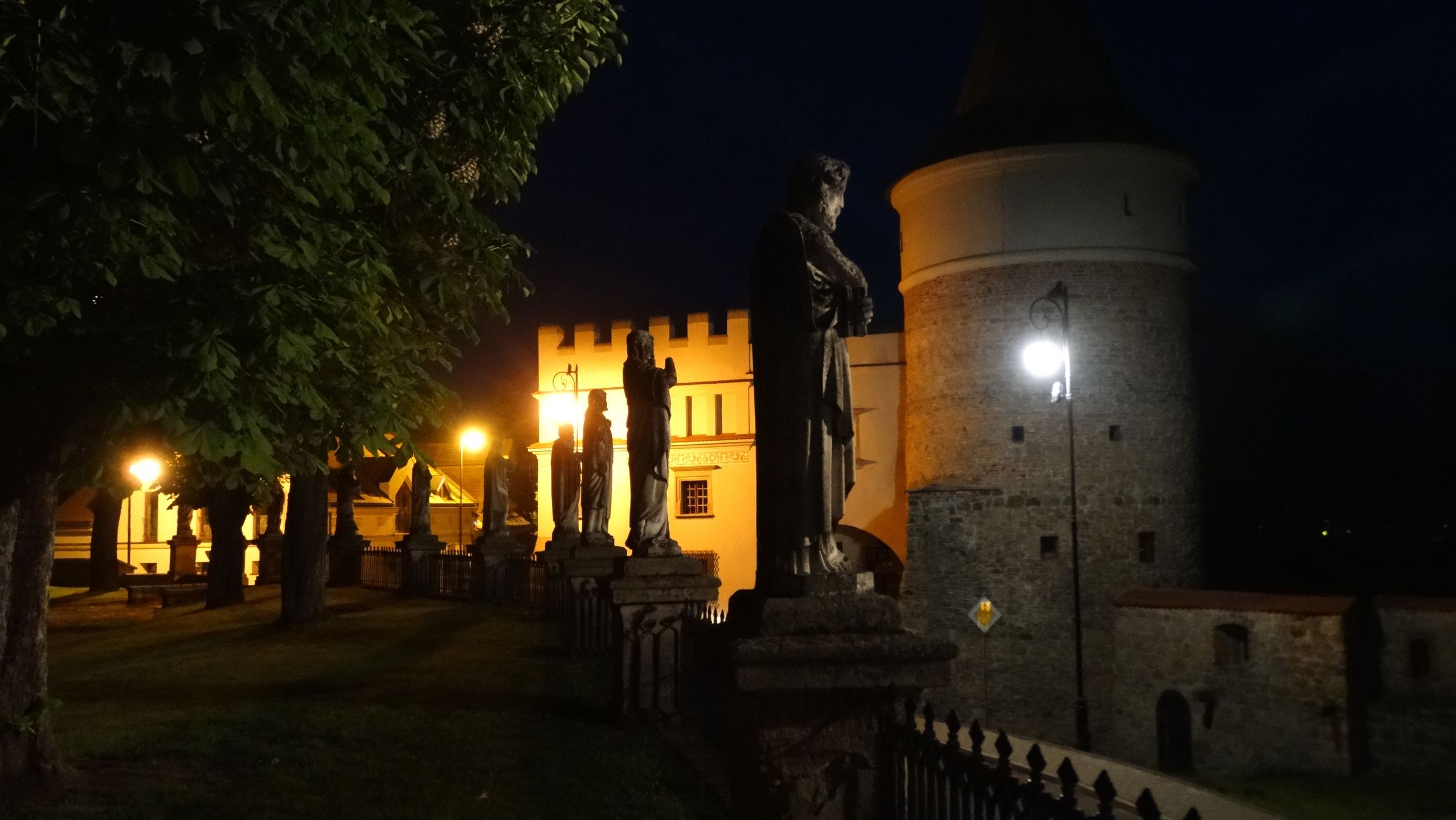 Podświetlone zabytki miasta robią wielkie wrażenie