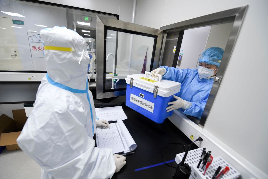 Koronawirus. Chiny. Szef laboratorium w Wuhan odpiera ataki związane ze źródłem Covid-19