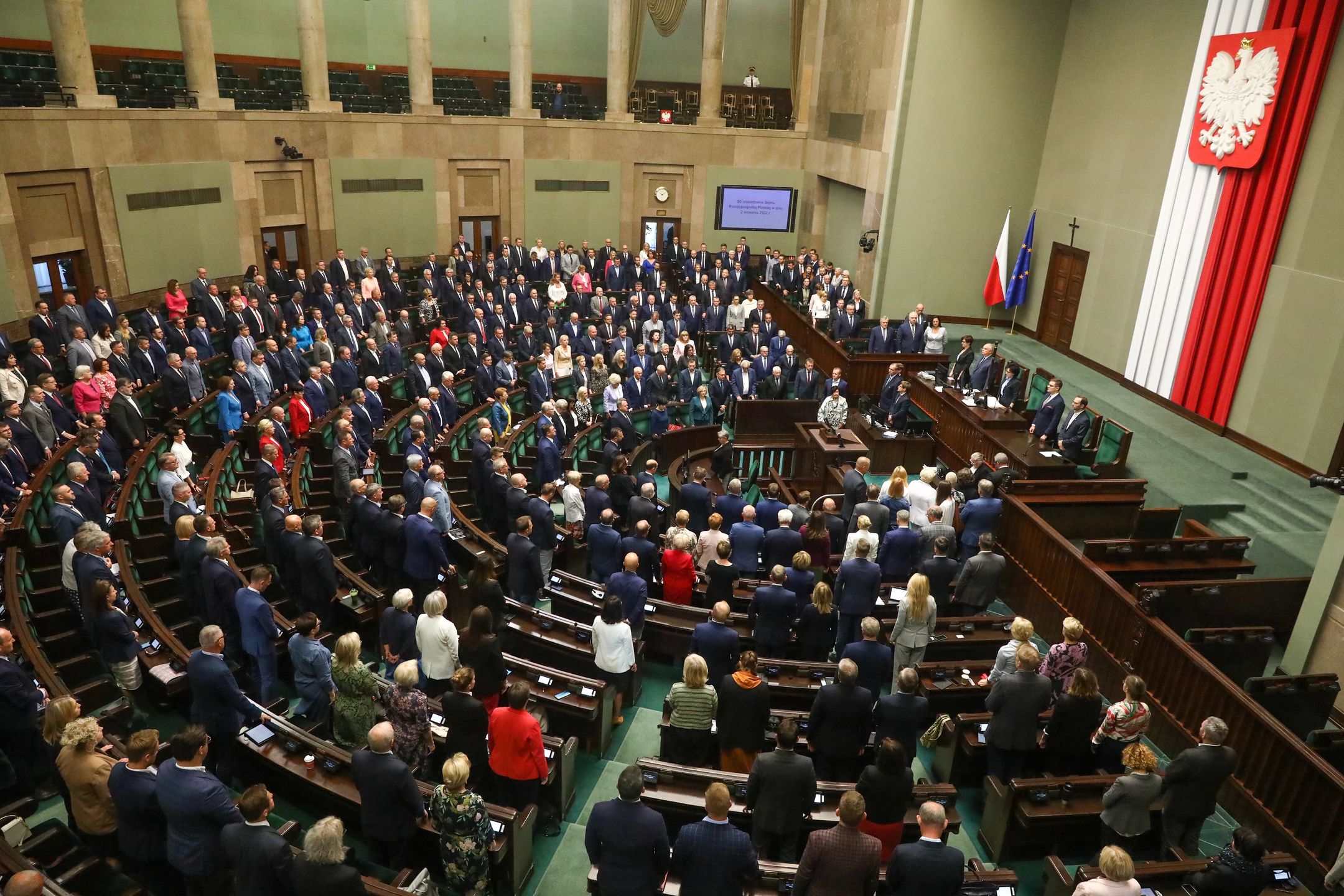 Posłowie na sali plenarnej w trakcie posiedzenia Sejmu