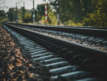 Bezpieczniejsze przejazdy kolejowo-drogowe na Podkarpaciu