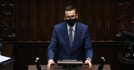 Mateusz Morawiecki w Sejmie. Premier ostro o UE. Mówi o "pałce propagandowej"