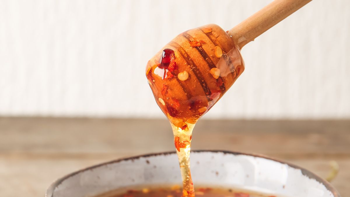 Sos hot honey świetnie pasuje do frytek