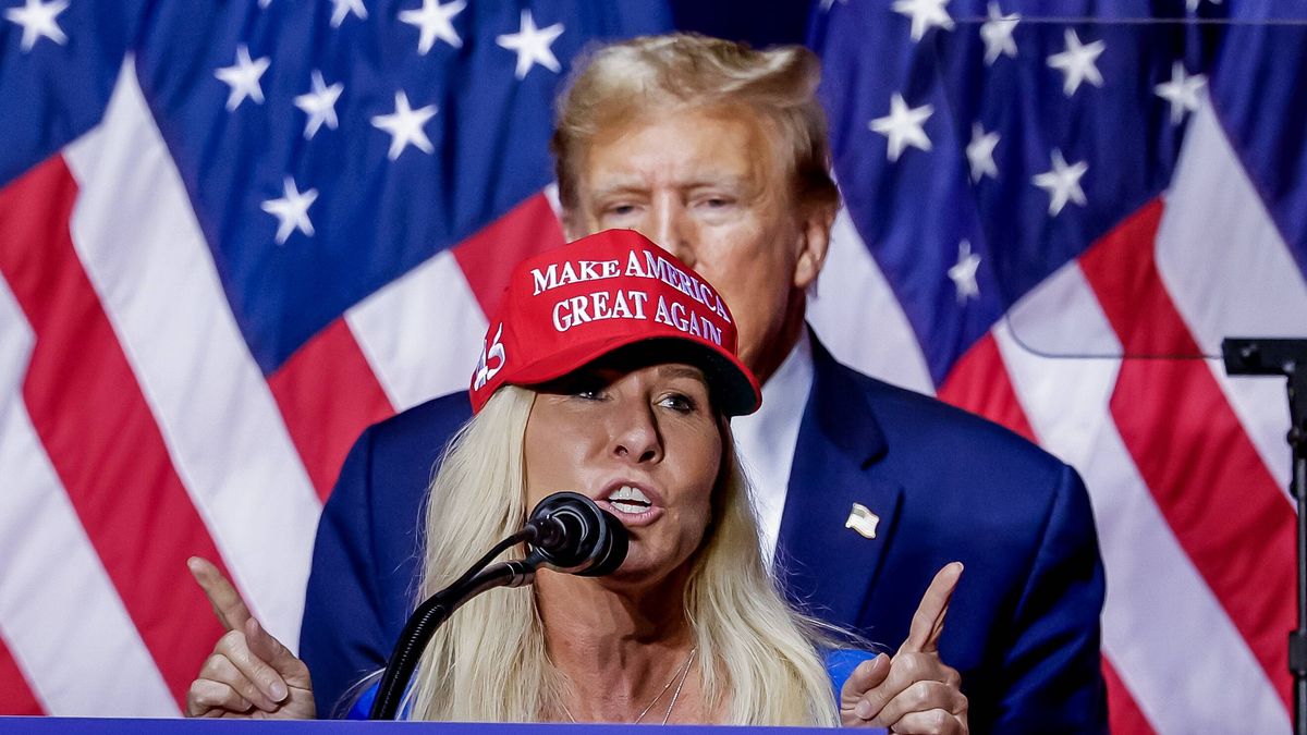 Former US President Donald Trump campaigns in Rome, Georgia
epa11210307 Republican US Representative of Georgia Marjorie Taylor Greene speaks as former US President and Republican presidential candidate Donald Trump looks on during a 'Get Out The Vote Rally' campaign event at the Forum River Center in Rome, Georgia, USA, 09 March 2024. The Georgia presidential primary election is 12 March 2024.  EPA/ERIK S. LESSER 
Dostawca: PAP/EPA.
ERIK S. LESSER