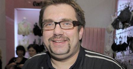 Bartosz Węglarczyk: kupił stanik. Dla kogo?