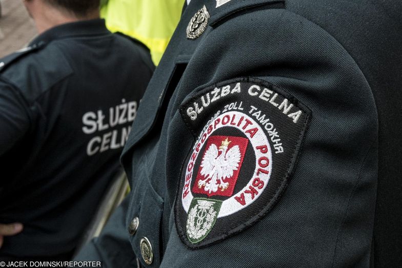 Porozumienie z szefem KAS podpisało 10 związków. Celnicy PL chcą protestować