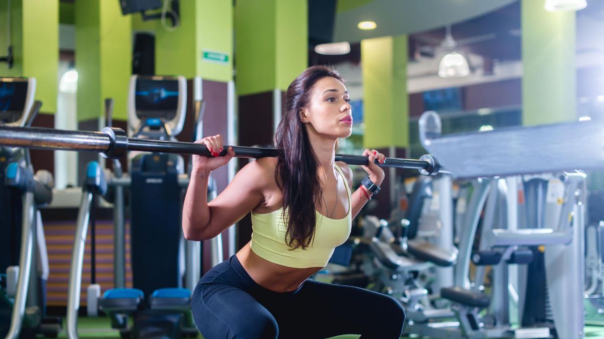 Przysiady ze sztangą - zalety, technika, ćwiczenia 