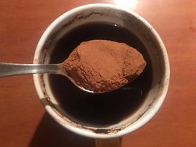 Dlaczego warto dodawać cynamon do kawy?