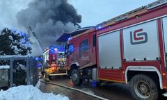 Kłęby dymu nad Skawiną. W akcji blisko 100 strażaków
