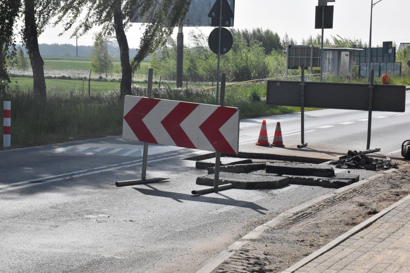 Budowa progów zwalniających w Strzeżenicach