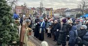 Tarnobrzeg: Orszak Trzech Króli 2026. Barwne jasełka i kolędy przyciągnęły tłumy