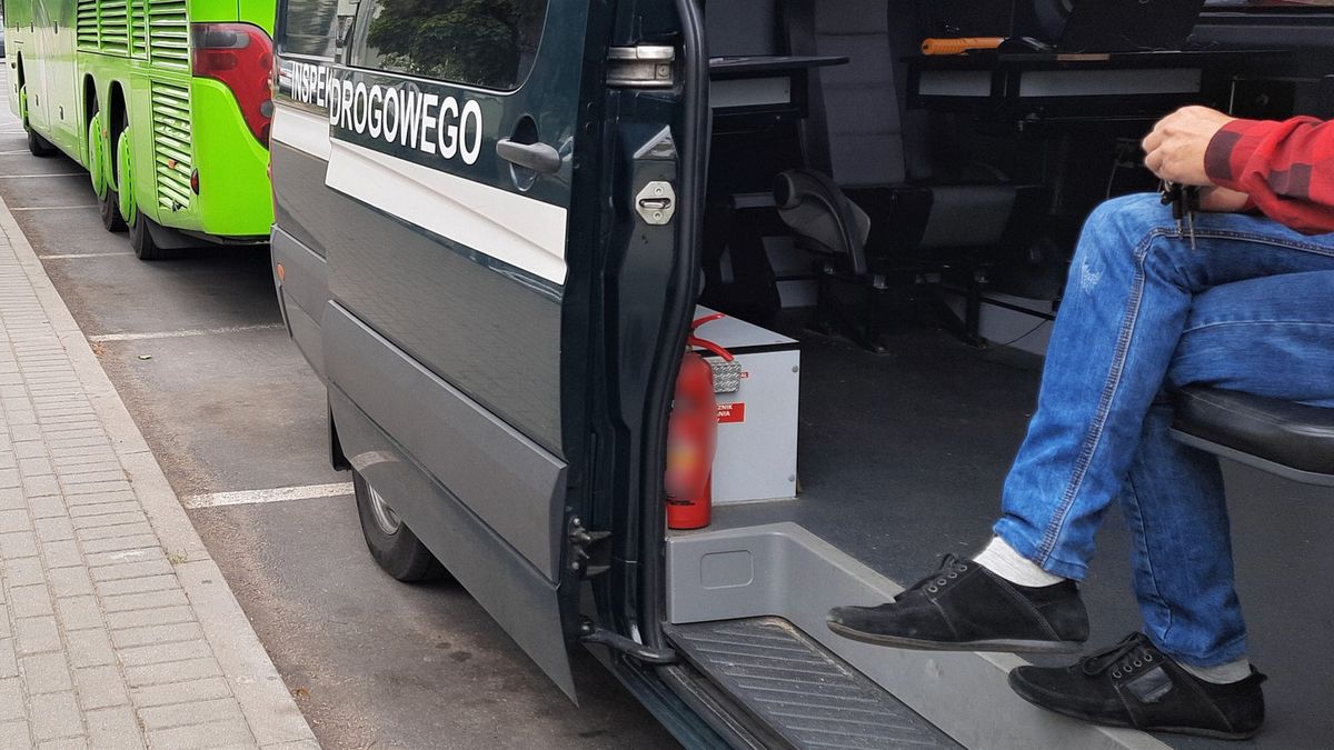 Funkcjonariusze ITD zatrzymali pijanego kierowcę autokaru fot. Wojewódzki Inspektorat Transportu Drogowego
w Poznaniu