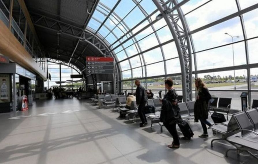 Pijany wywołał alarm bombowy na lotnisku w Modlinie. Jest decyzja sądu