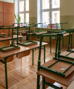 Warszawa. Zdalne lekcje w trzech szkołach z powodu koronawirusa