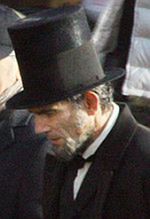 ''Lincoln'': Daniel Day-Lewis w stroju z epoki [foto]