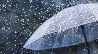 Niż genueński w Świętokrzyskim. Nadciągają ekstremalne opady deszczu