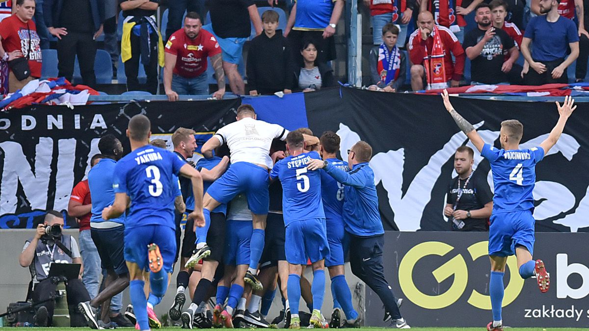 WP SportoweFakty / Krzysztof Porębski / Na zdjęciu: piłkarze Puszczy Niepołomice