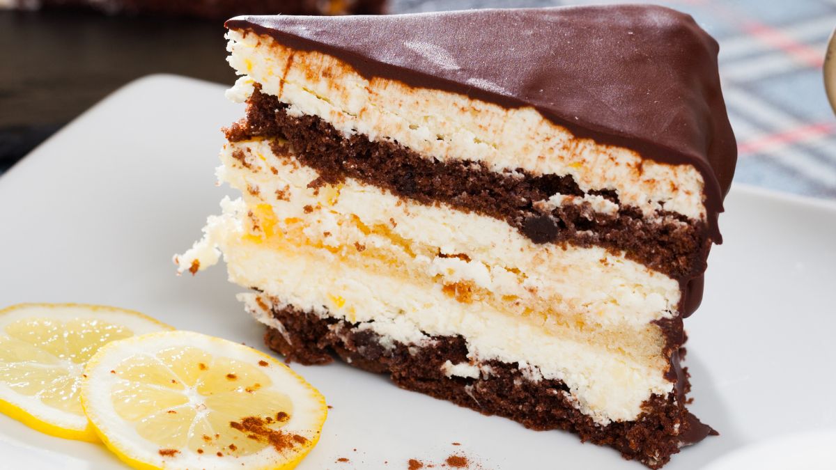 Nieoczywiste ciasto warstwowe z kremem cytrynowym