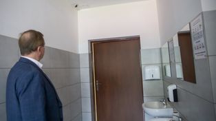 Kamery w łazienkach uczniów w Białymstoku. Jeden mail uruchomił lawinę