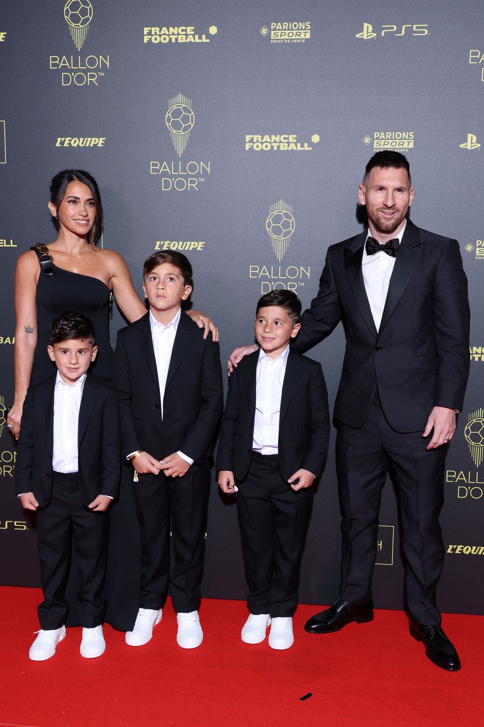 Antonela Roccuzzo i Lionel Messi z dziećmi