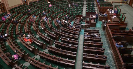 Projekty ustaw o TK w Sejmie. "Tu potrzebna mocna szlifierka"