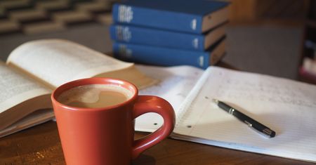 Legitymacja studencka. Ważność, ulgi, kiedy podbić? To przepustka do zniżek