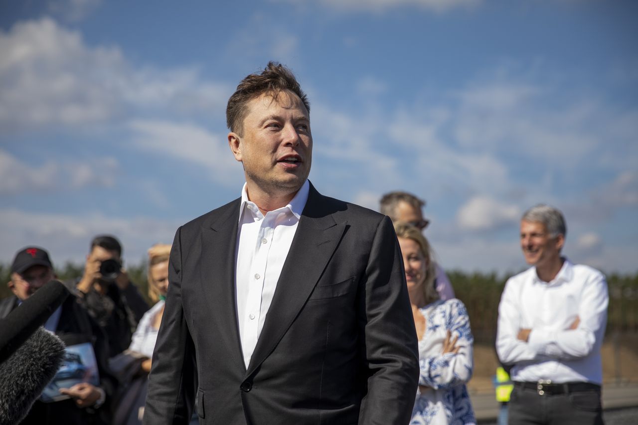 Elon Musk rozdaje kryptowaluty? Eksperci ostrzegają przed oszustwem