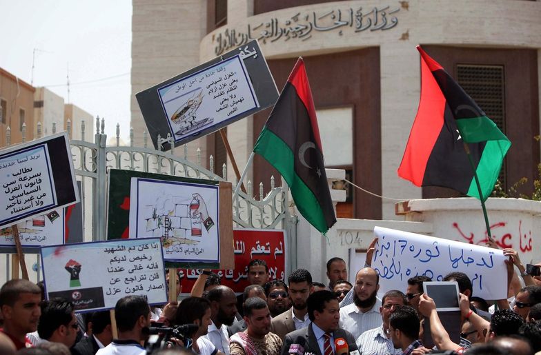 Siedziba MSZ w Libii oblegana przez członków zbrojnych milicji