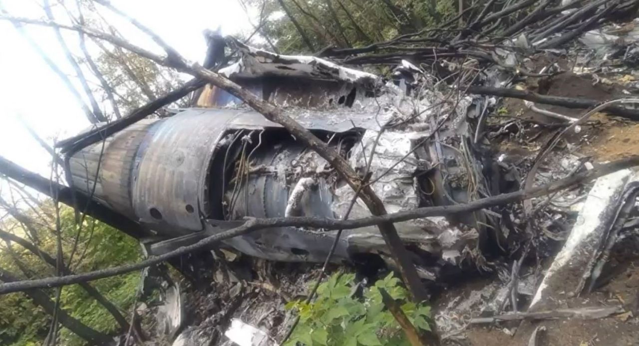 Fragmenty zestrzelonego Su-30 spadły do lasu