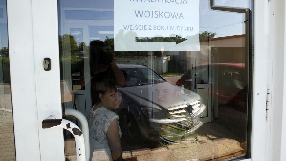 Kwalifikacja wojskowa w 2026 roku potrwa od 2 lutego do 30 kwietnia. Zobacz, kto zostanie wezwany i obowiązkowo musi stawić się na komisji.