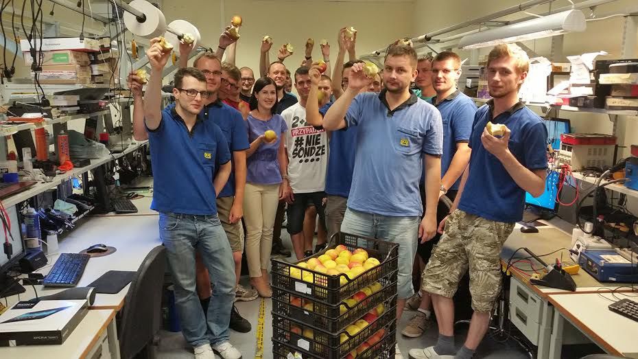"Kompletnie zielony już po trzech miesiącach może być bardzo dobrym technikiem". Rozmawiamy z naprawalaptopow.pl - najpopularniejszymi mechanikami w Internecie 3