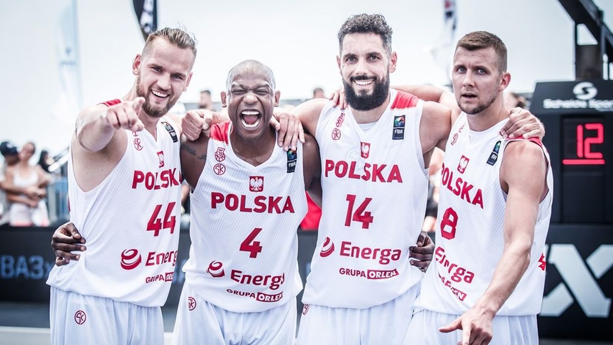 Zdjęcie okładkowe artykułu: Materiały prasowe /  FIBA3x3 / Na zdjęciu od lewej: Szymon Rduch, Michael Hicks, Paweł Pawłowski, Przemysław Zamojski