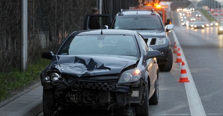 Warszawa. Na S8 zderzyły się trzy samochody