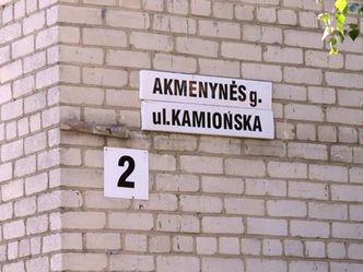 Polacy na Litwie. Władze usuwają tabliczki z polskimi nazwami ulic