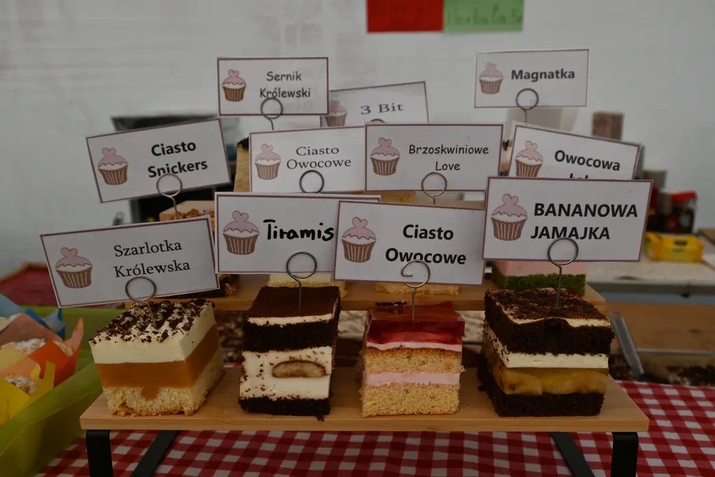 Słodkości z jednego ze stoisk KGW na Święcie Szparagów