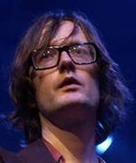 Jarvis Cocker śpiewającą marionetką