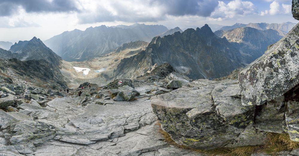 Dwie turystki utknęły nad przepaścią w Tatrach. Tkwiły tam do 2 w nocy