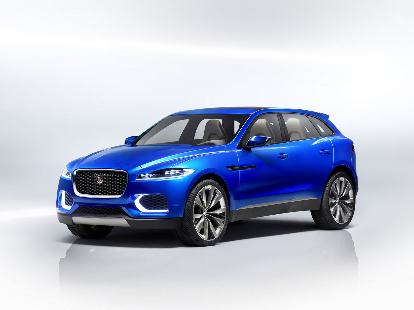 Jaguar C-X17 Concept w studiu i plenerze [galeria] 2