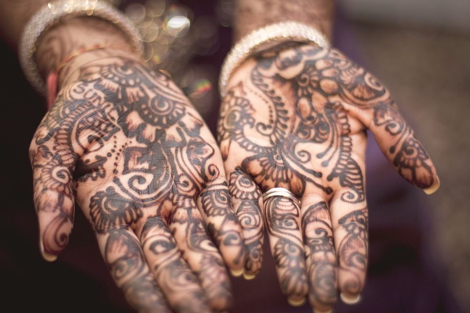 Jak zrobić tatuaż z henny?