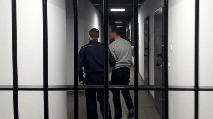 Śląskie. Dwóch mężczyzn zrabowało w sklepie w Bielsku-Białej towar wartości ponad 500 złotych, sami zgłosili się na policję.