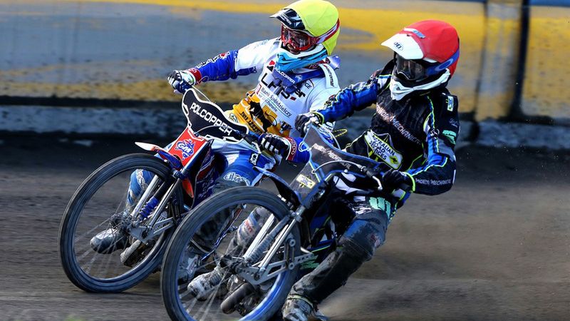 WP SportoweFakty / Michał Szmyd / Na zdjęciu: Ryan Douglas (kask czerwony) w walce z Bradym Kurtzem