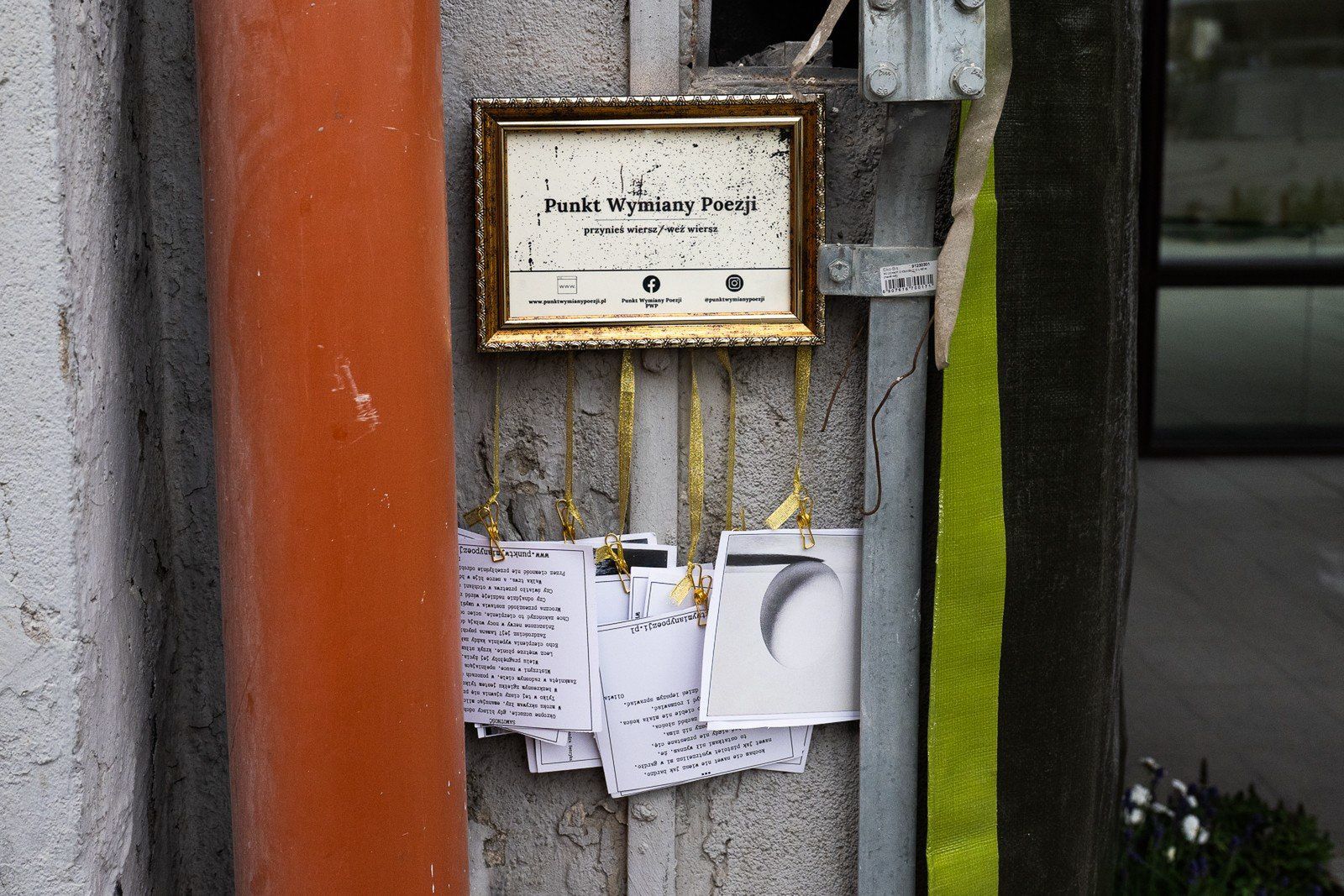 Sprawdź, jak wygląda Punkt Wymiany Poezji w Poznaniu.