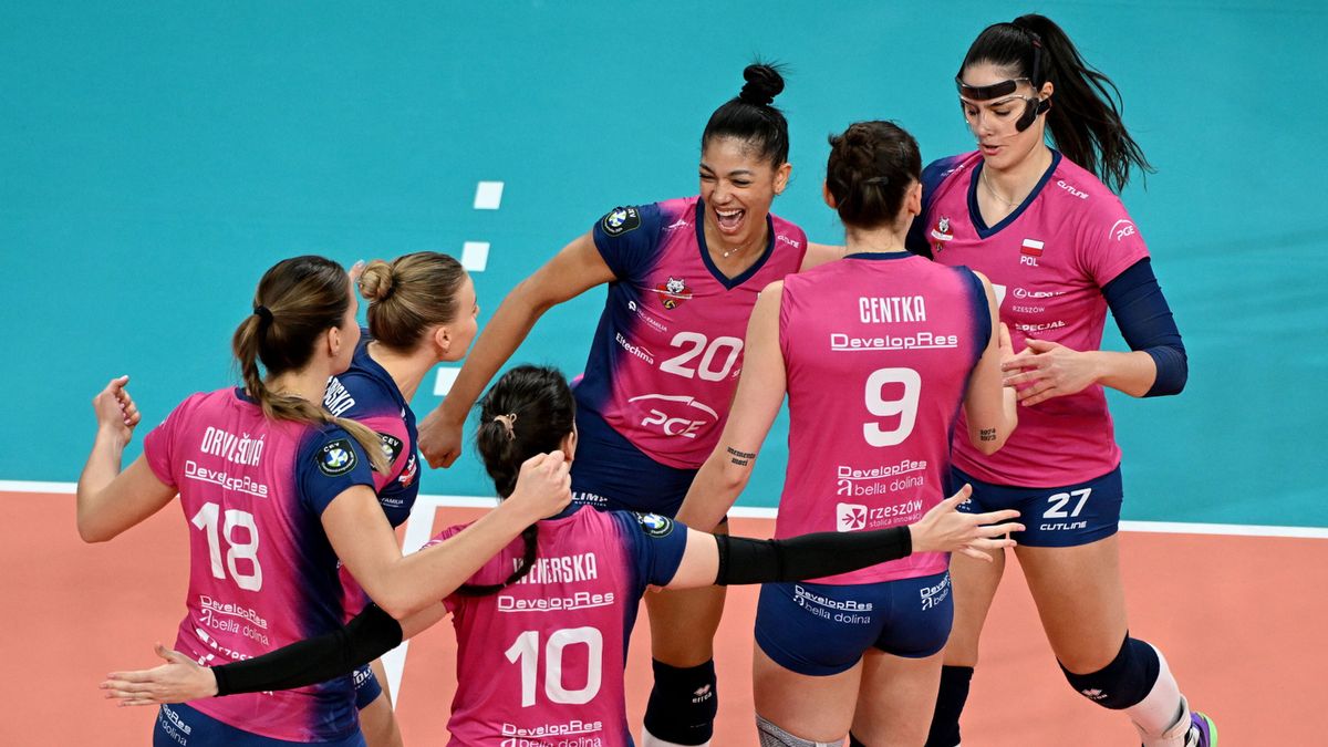 PAP / Darek Delmanowicz / Na zdjęciu: siatkarki PGE Rysice Rzeszów