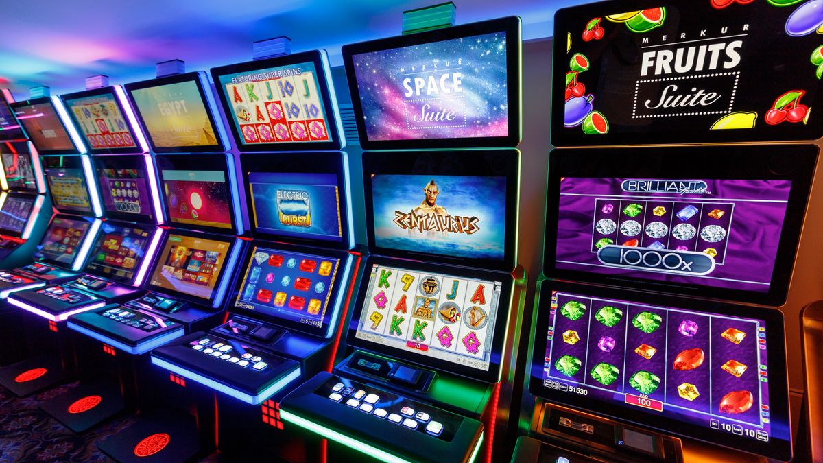 Bialystok, 03.08.2018. Totalizator Sportowy otworzyl w Bialymstoku najwiekszy w Polsce salon gier. Jest tu prawie 50 sztuk automatow, czyli tyle, na ile pozwala ustawa.