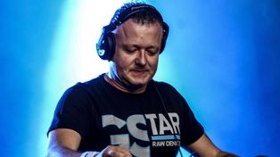 DJ Hazel spoczął pod Warszawą. Tak wygląda grób ikony polskich dyskotek